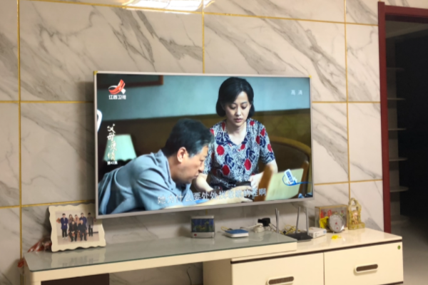 电视不小心按成蓝屏了显示无信号怎么办